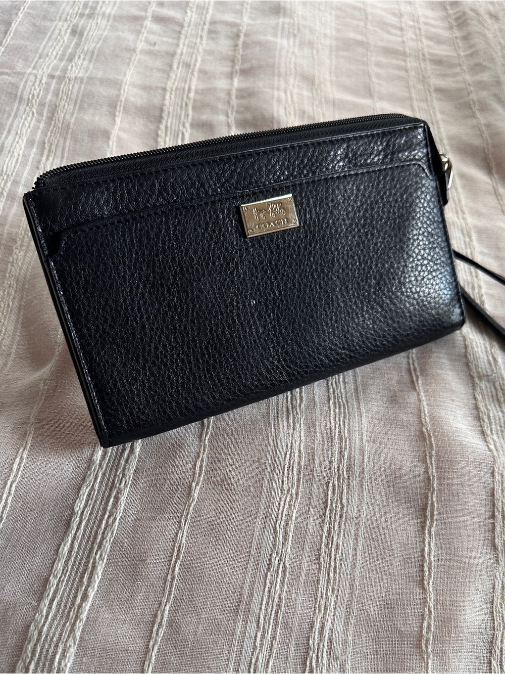 Vintage COACH Madison Black Pebbled Leather “Zippy” Wristlet/Clutch